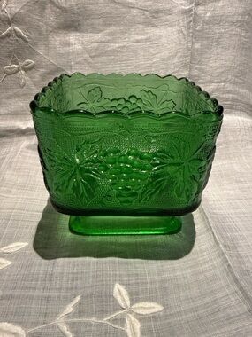 Vintage Emerald Green Glass Grape Pattern Pedestal Bowl Square Scalloped Dish